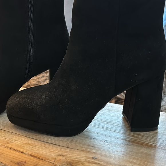 Cute boots by Hey girl. Size 7 slight platform - Picture 3 of 5
